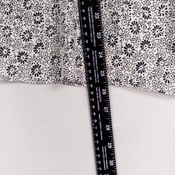 Max Studio Top Blouse 1X Black White Floral Lightweight Ruffles Boho Cottage - Picture 6 of 9